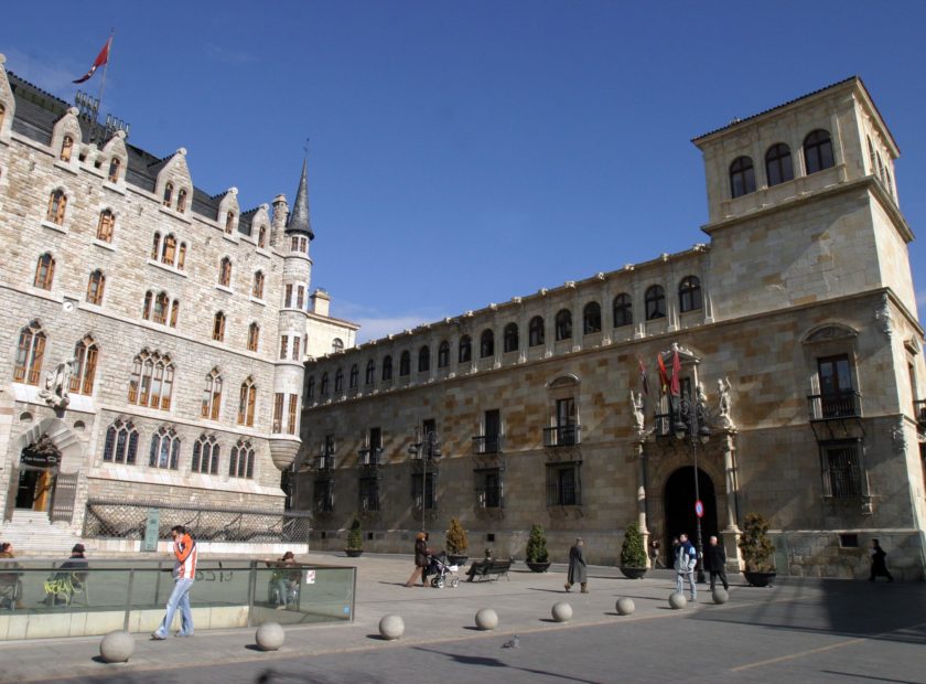Palacio de los guzmanes y botines