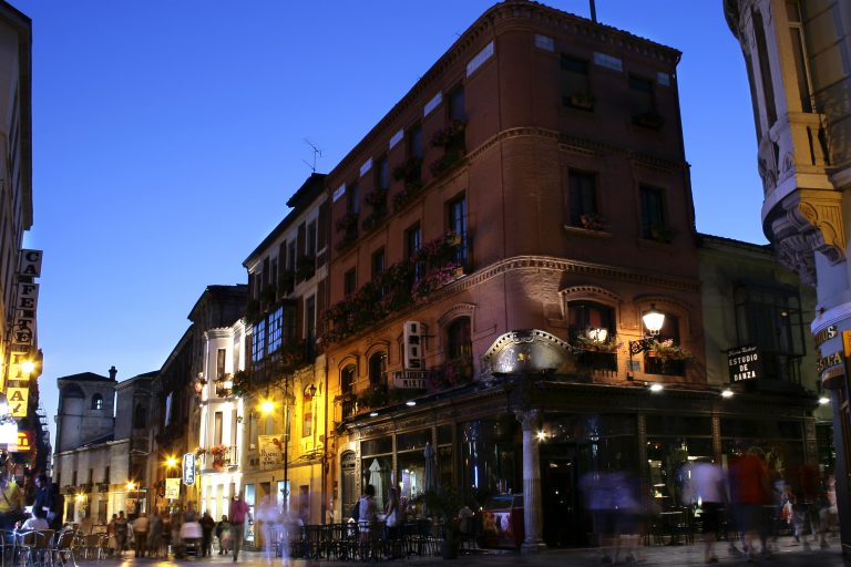 Calle Ancha Noche